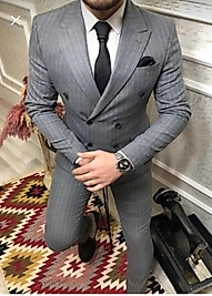 Gri çizgili kruvaze takım