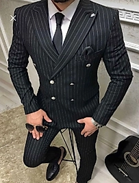 Siyah çizgili kruvaze takım